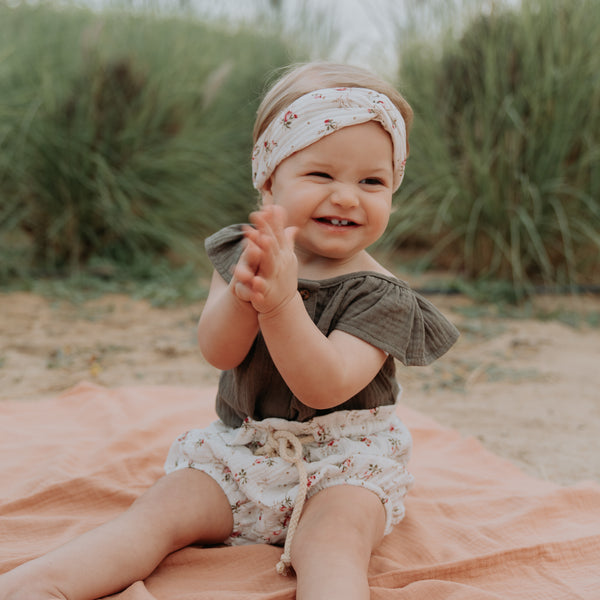 baby-girl-matching-headband-flower-muslin-cotton