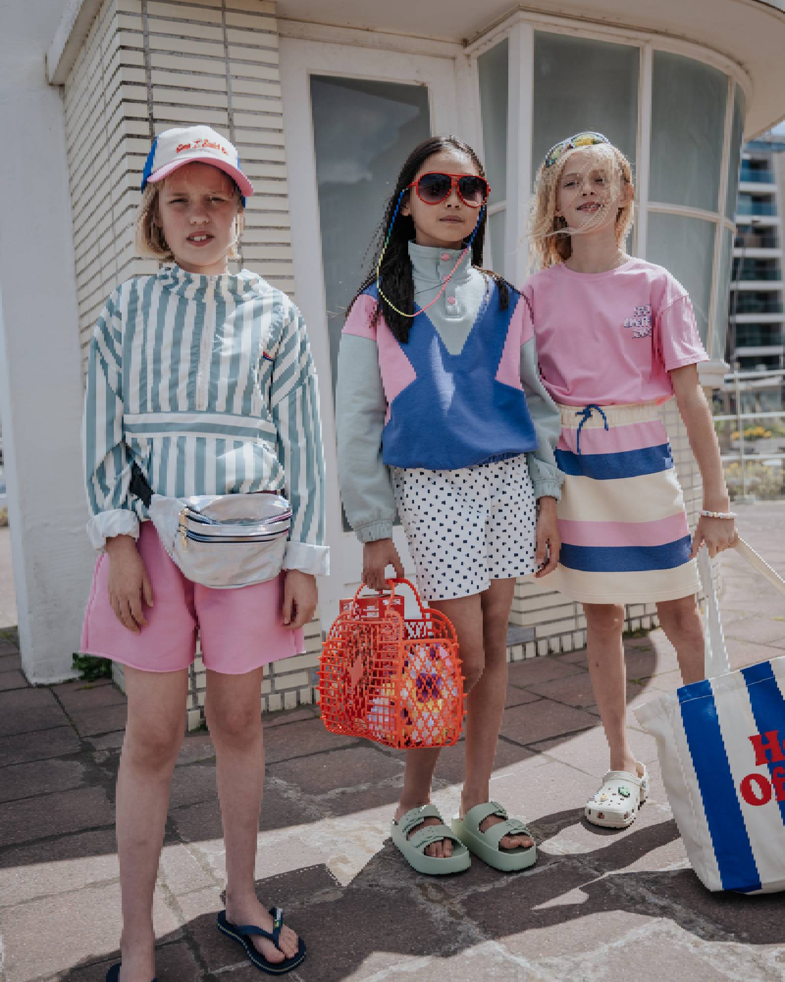 girl model wearing the cut off shorts fuchsia in the high quality fabric organic cotton