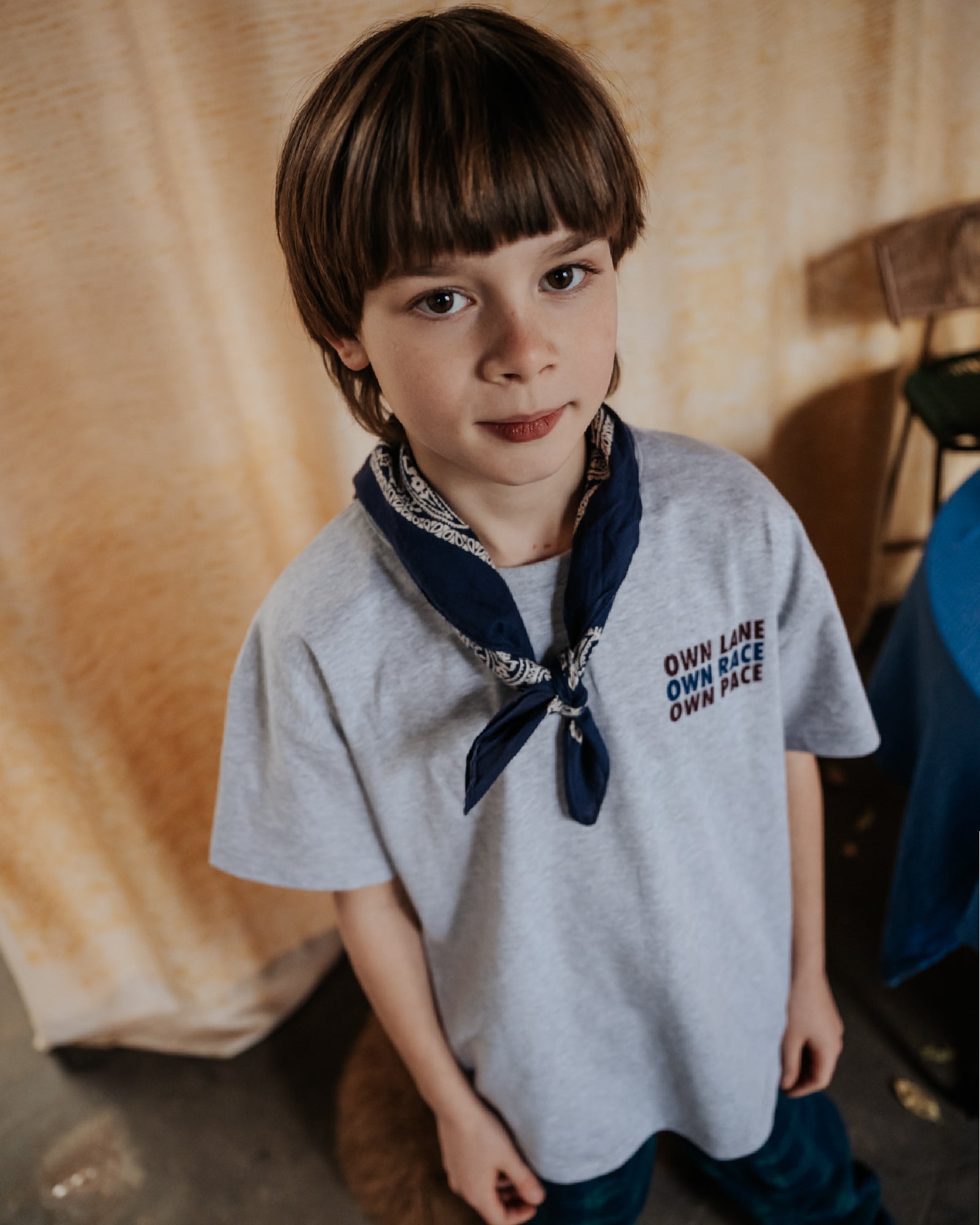 boy model wearing the own lane t-shirt in grey melange