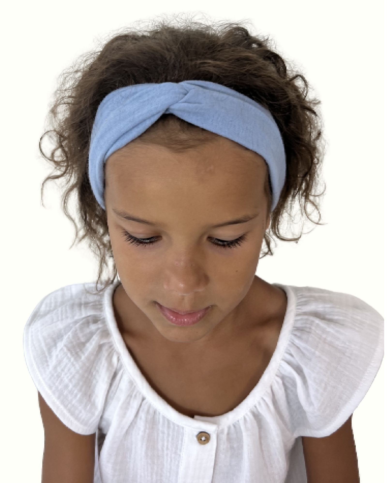 girl model wearing the twisted headband in cloudy blue muslin cotton