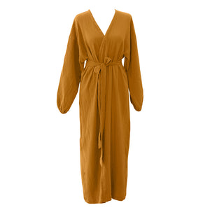 This kaftan from les Vedettes comes in mustard muslin cotton. It can be worn as a dress, a coat or a bathrobe at home. This kaftan comes with a belt in the waist and is comfy to wear with or without belt.